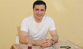 BAZI AYDINLARIN PKK’NİN SİLAHLARI BIRAKMA BEKLENTİSİ